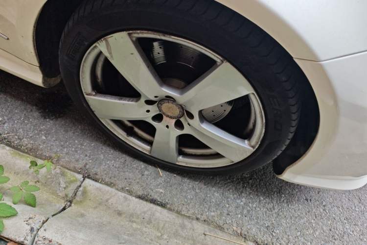 Used Mercedes-Benz E-Class 2012 E 200 CGI Coupe Right Front Wheel Hub