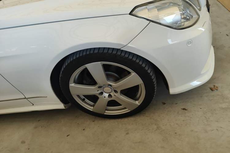 Used Mercedes-Benz E-Class 2012 E 200 CGI Coupe Right Front Wheel Hub
