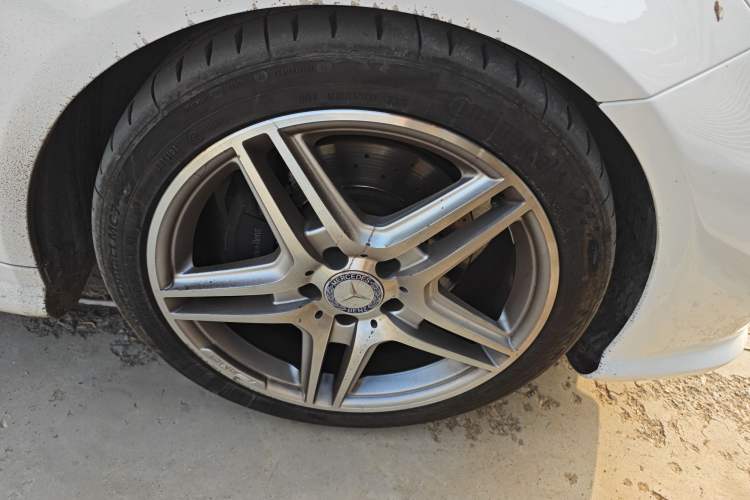 Used Mercedes-Benz E-Class 2012 E 260 CGI Coupe Right Front Wheel Hub