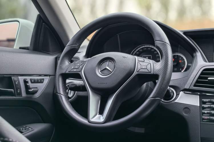 Used Mercedes-Benz E-Class 2012 E 260 CGI Coupe Steering Wheel