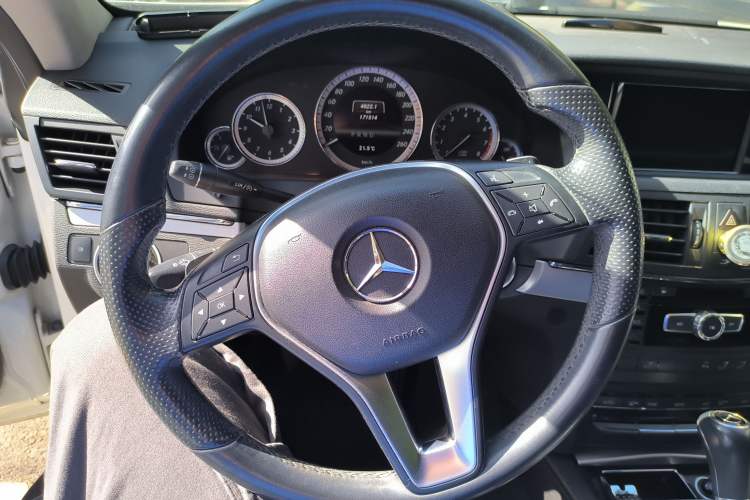 Used Mercedes-Benz E-Class 2012 E 260 CGI Convertible Steering Wheel