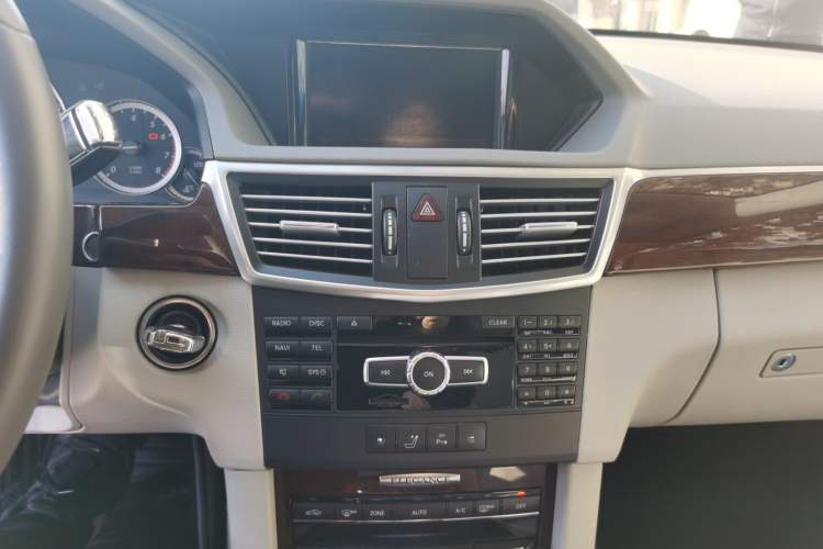 Used Mercedes-Benz E-Class 2013 E 260 L CGI Elegant Model Audio And AC Panel