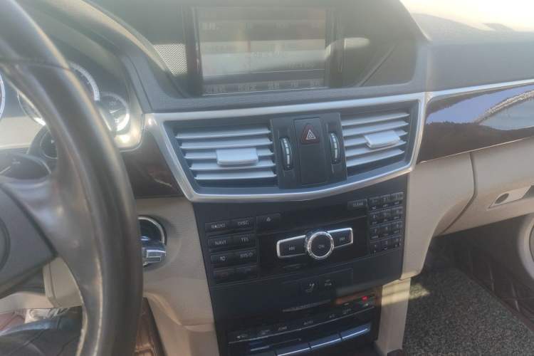 Used Mercedes-Benz E-Class 2013 E 260 L CGI Elegant Model Audio And AC Panel