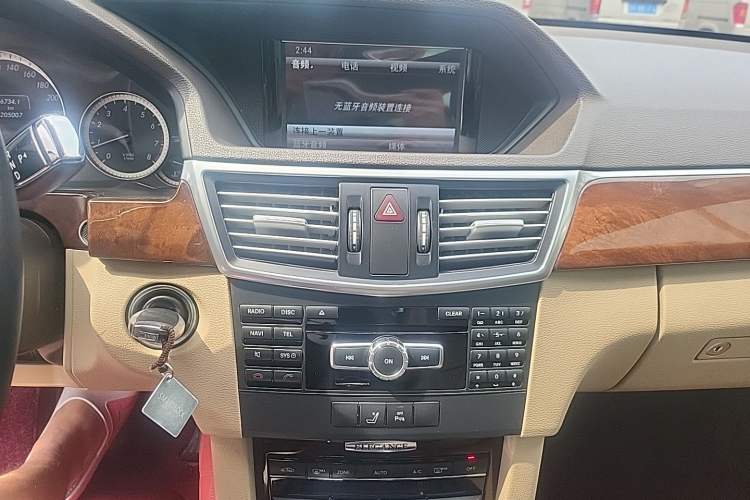 Used Mercedes-Benz E-Class 2013 E 260 L CGI Stylish Model Audio And AC Panel