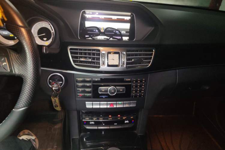 Used Mercedes-Benz E-Class 2013 E 260 L CGI Elegant Model Audio And AC Panel