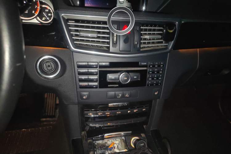 Used Mercedes-Benz E-Class 2013 E 260 L CGI Stylish Model Audio And AC Panel