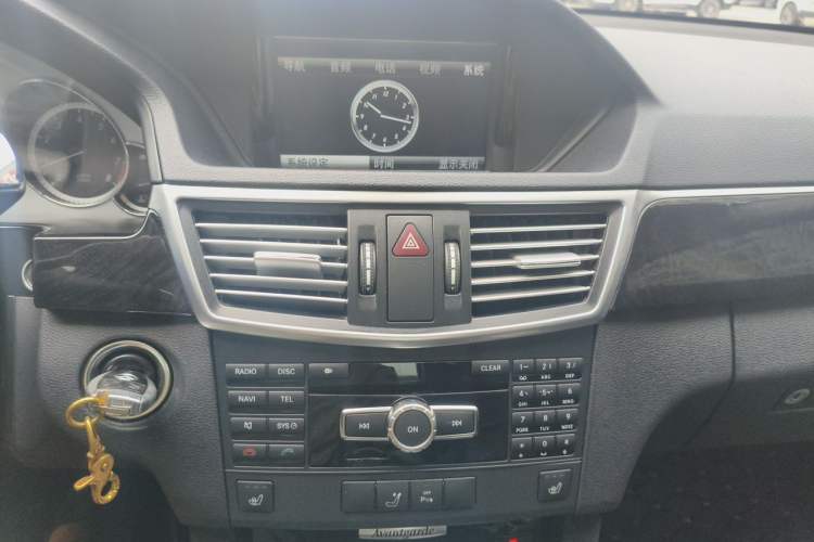 Used Mercedes-Benz E-Class 2013 E 260 L CGI Stylish Model Audio And AC Panel