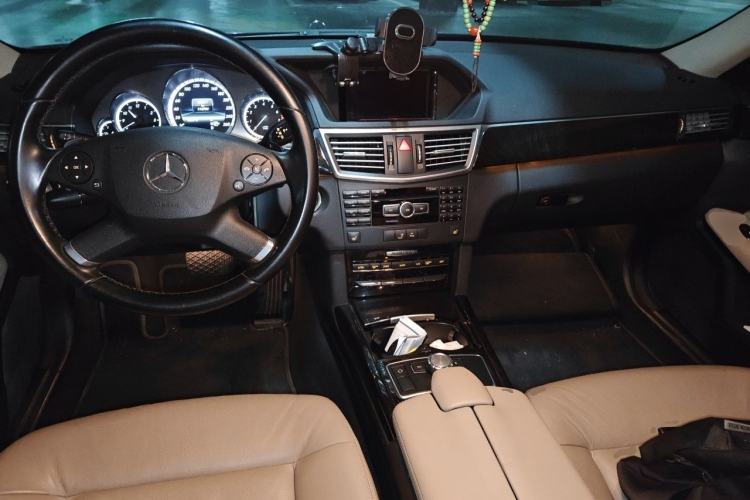 Used Mercedes-Benz E-Class 2013 E 260 L CGI Stylish Model Center Console