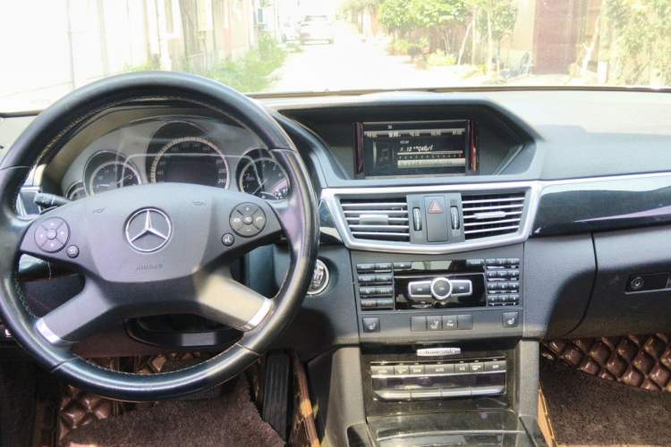 Used Mercedes-Benz E-Class 2013 E 260 L CGI Stylish Model Center Console