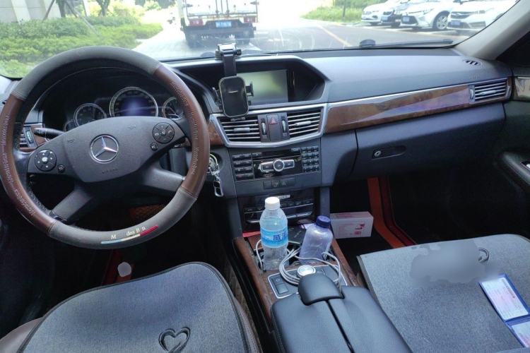 Used Mercedes-Benz E-Class 2013 E 260 L CGI Elegant Model Center Console