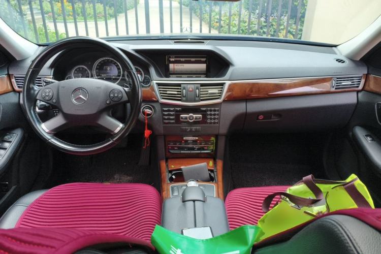 Used Mercedes-Benz E-Class 2013 E 260 L CGI Elegant Model Center Console
