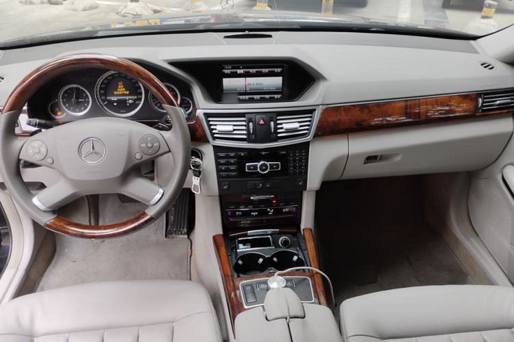 Used Mercedes-Benz E-Class 2013 E 300 L Elegant Model Center Console