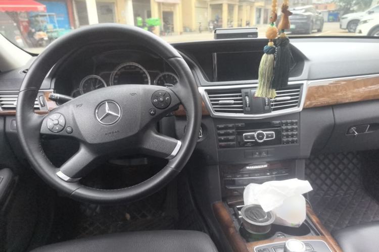 Used Mercedes-Benz E-Class 2013 E 260 L CGI Elegant Model Center Console