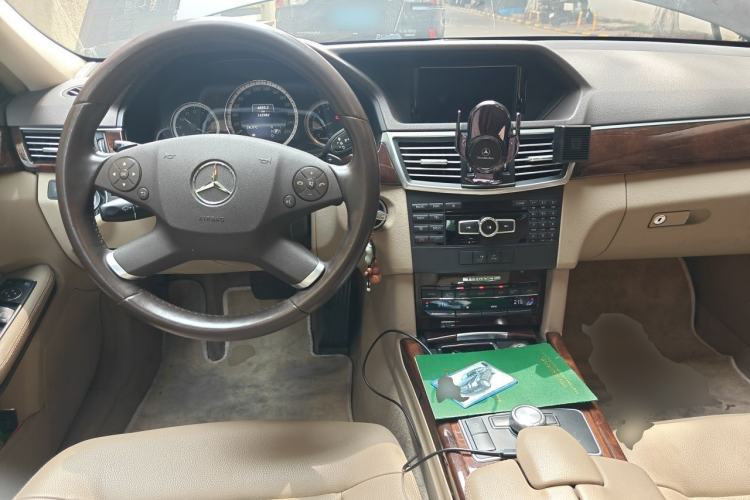 Used Mercedes-Benz E-Class 2013 E 260 L CGI Elegant Model Center Console