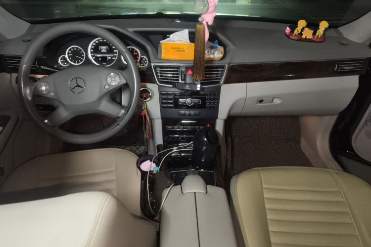 Used Mercedes-Benz E-Class 2013 E 260 L CGI Elegant Model Center Console