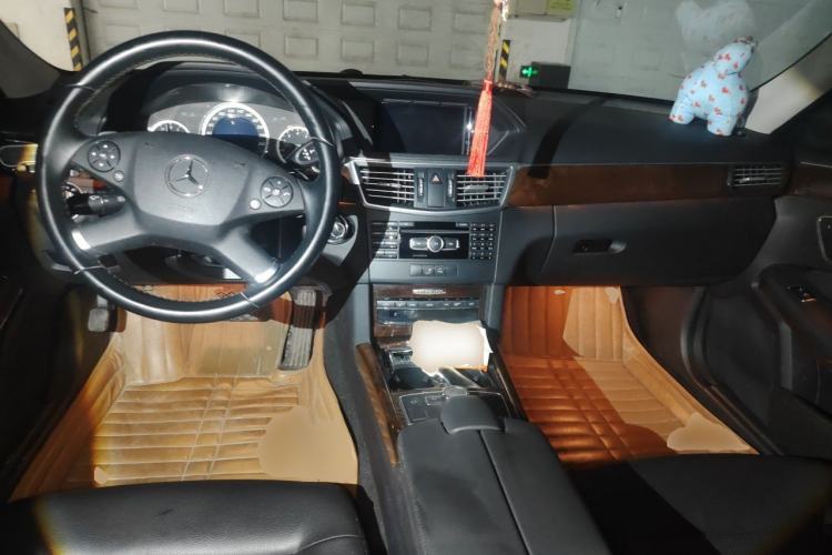 Used Mercedes-Benz E-Class 2013 E 260 L CGI Elegant Model Center Console