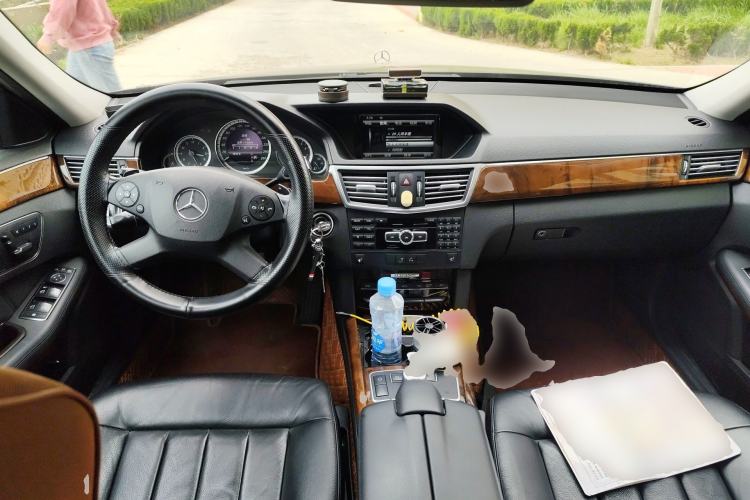 Used Mercedes-Benz E-Class 2013 E 300 L Elegant Model Center Console