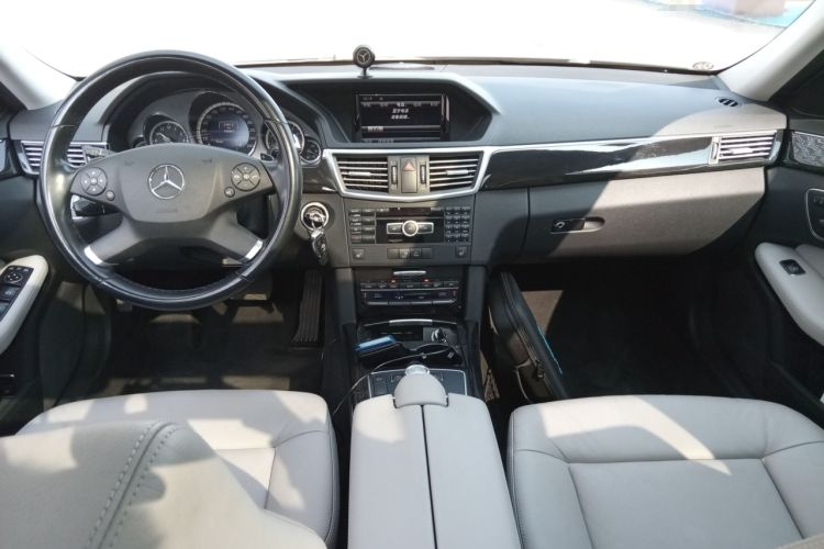 Used Mercedes-Benz E-Class 2013 E 260 L CGI Stylish Model Center Console