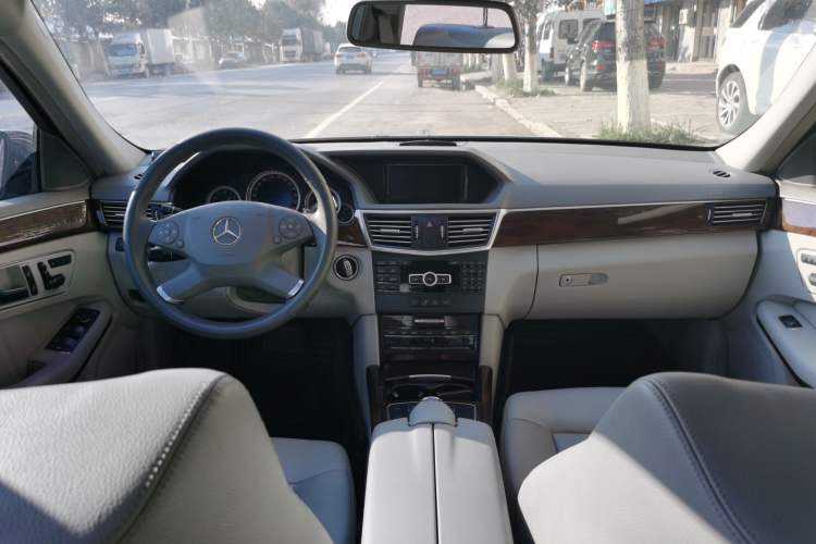 Used Mercedes-Benz E-Class 2013 E 260 L CGI Elegant Model Center Console