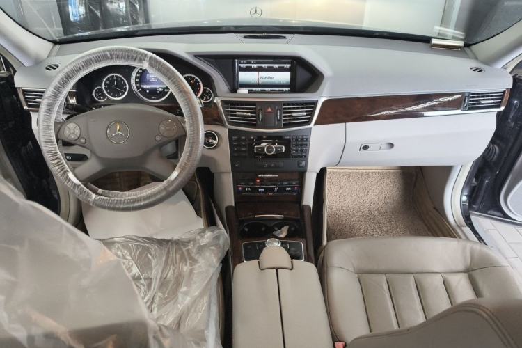 Used Mercedes-Benz E-Class 2013 E 300 L Elegant Model Center Console