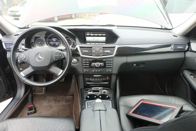 Used Mercedes-Benz E-Class 2013 E 300 L Stylish Model Center Console