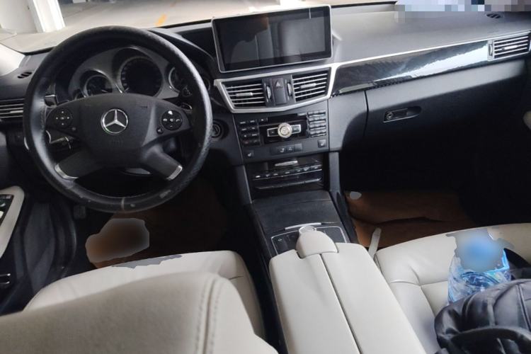 Used Mercedes-Benz E-Class 2013 E 260 L CGI Stylish Model Center Console