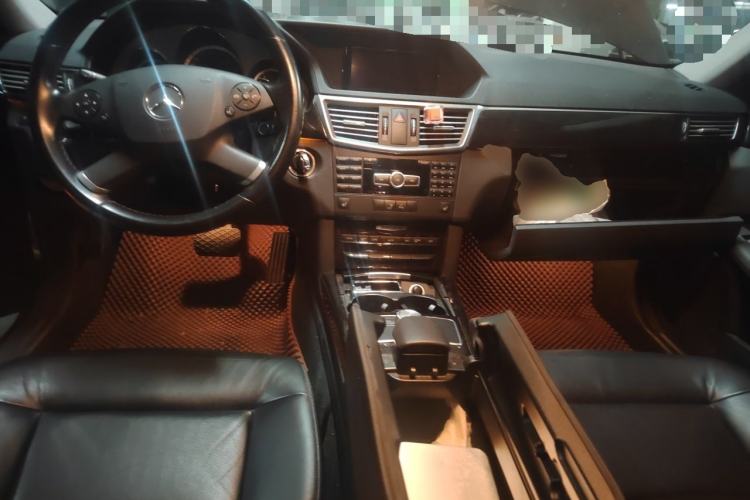 Used Mercedes-Benz E-Class 2013 E 260 L CGI Stylish Model Center Console