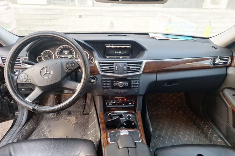 Used Mercedes-Benz E-Class 2013 E 300 L Elegant Model Center Console