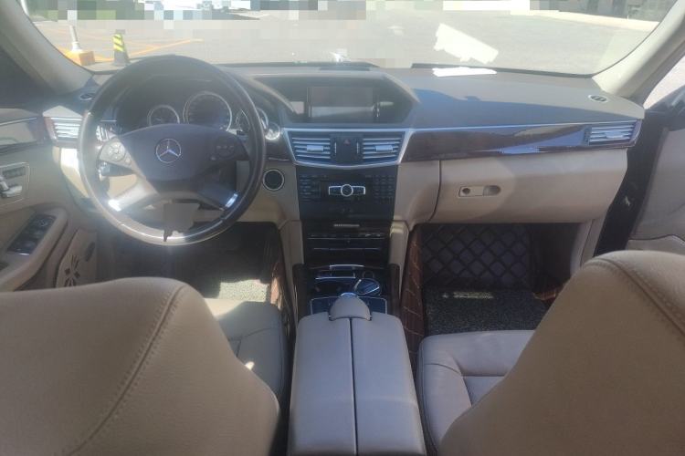 Used Mercedes-Benz E-Class 2013 E 260 L CGI Elegant Model Center Console