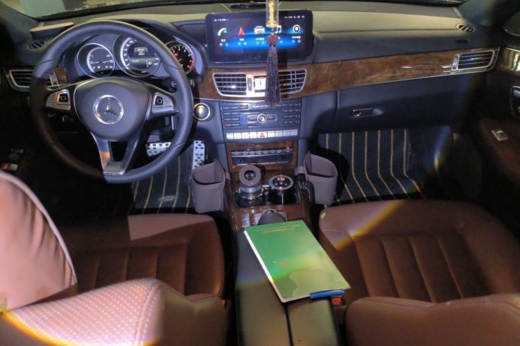 Used Mercedes-Benz E-Class 2013 E 300 L Stylish Model Center Console