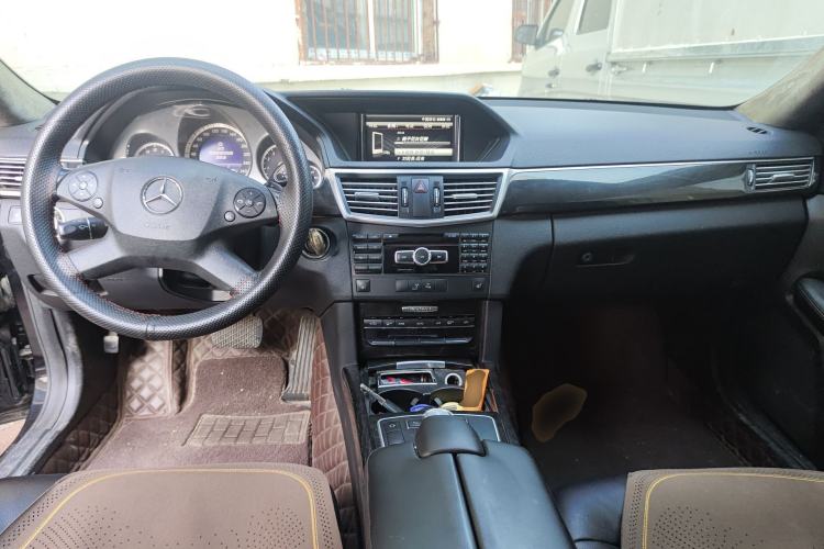 Used Mercedes-Benz E-Class 2013 E 260 L CGI Stylish Model Center Console