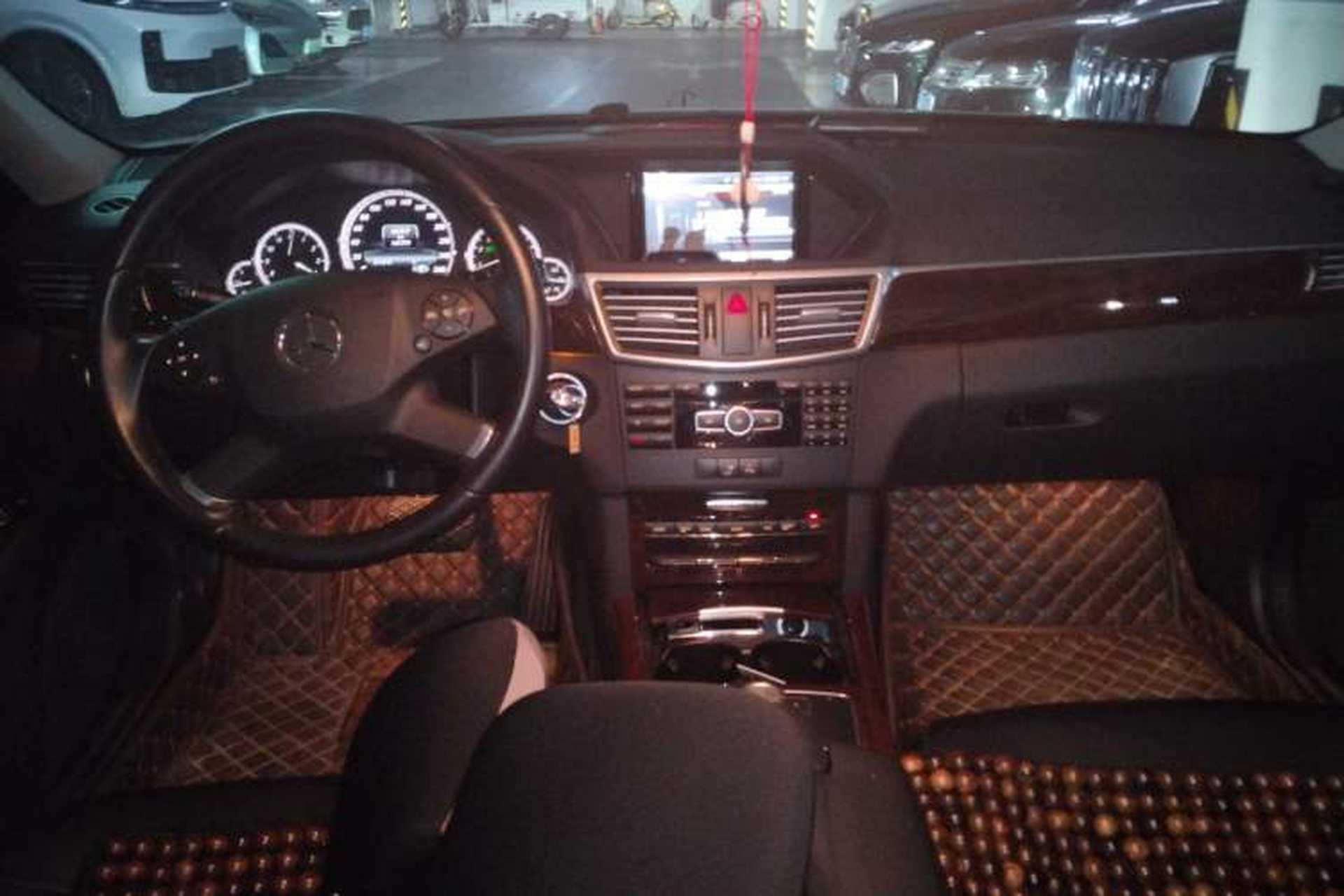 Used Mercedes-Benz E-Class 2013 E 260 L CGI Elegant Model Center Console