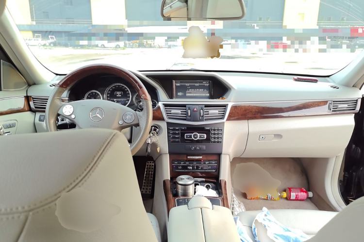 Used Mercedes-Benz E-Class 2013 E 260 L CGI Elegant Model Center Console