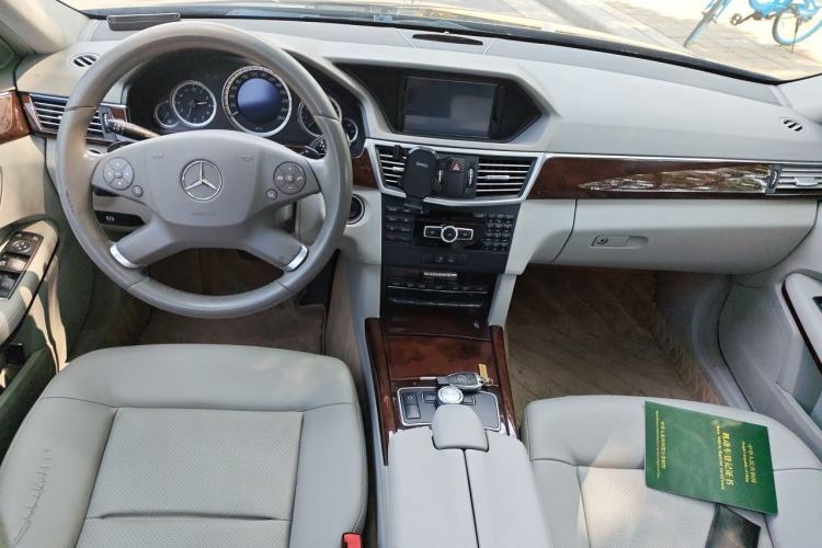 Used Mercedes-Benz E-Class 2013 E 260 L CGI Elegant Model Center Console