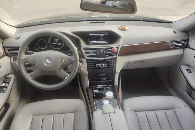 Used Mercedes-Benz E-Class 2013 E 300 L Elegant Model Center Console