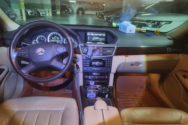 Used Mercedes-Benz E-Class 2013 E 300 L Elegant Model Center Console