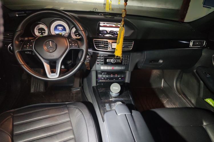 Used Mercedes-Benz E-Class 2013 E 260 L CGI Elegant Model Center Console