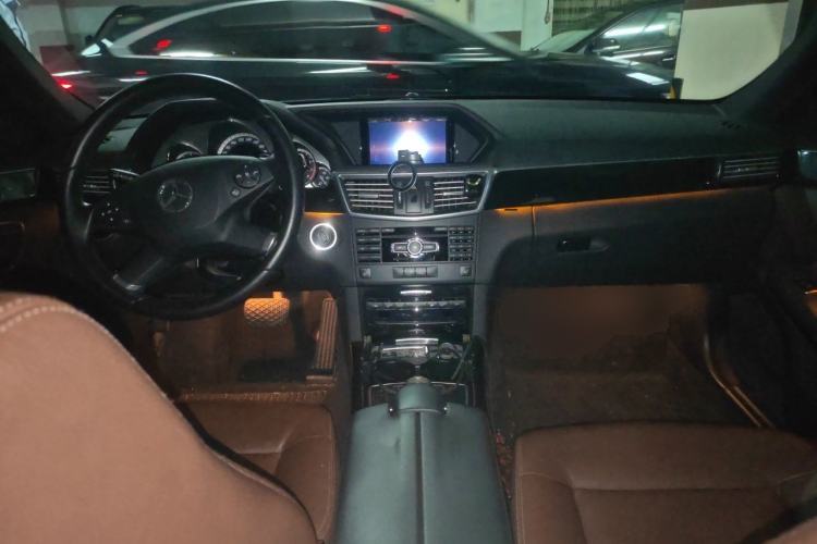 Used Mercedes-Benz E-Class 2013 E 260 L CGI Stylish Model Center Console