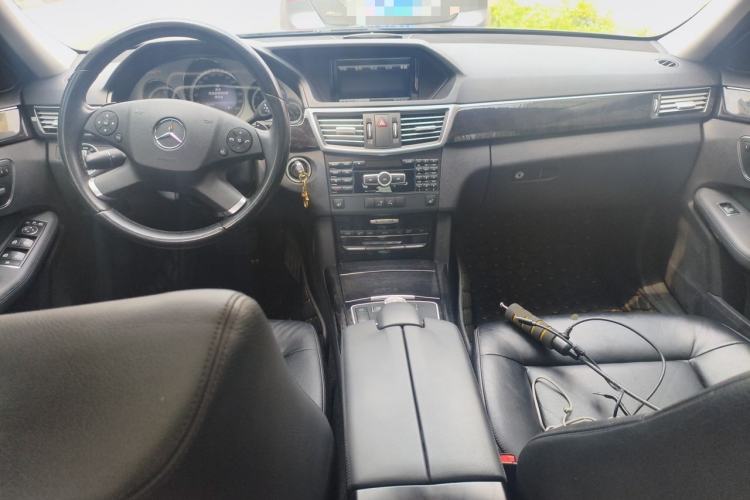 Used Mercedes-Benz E-Class 2013 E 260 L CGI Stylish Model Center Console