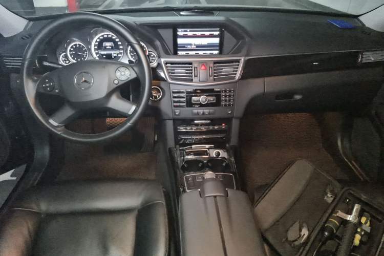 Used Mercedes-Benz E-Class 2013 E 260 L CGI Stylish Model Center Console