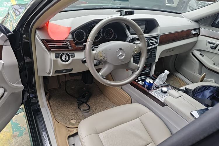 Used Mercedes-Benz E-Class 2013 E 260 L CGI Elegant Model Center Console