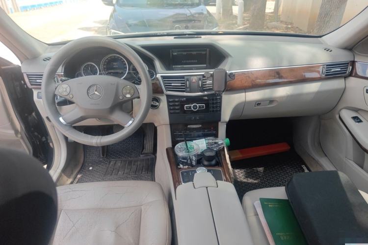Used Mercedes-Benz E-Class 2013 E 260 L CGI Elegant Model Center Console