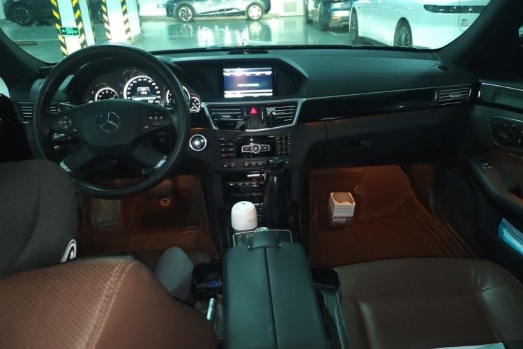 Used Mercedes-Benz E-Class 2013 E 300 L Stylish Model Center Console
