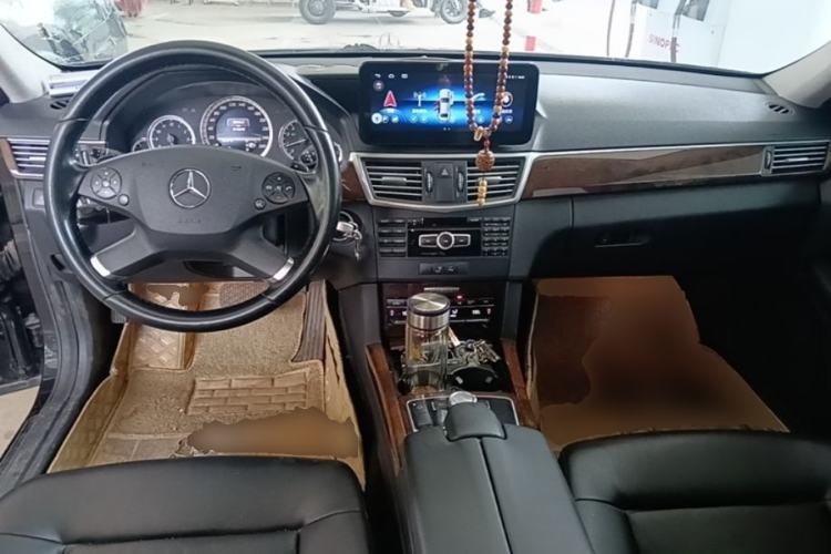 Used Mercedes-Benz E-Class 2013 E 260 L CGI Elegant Model Center Console