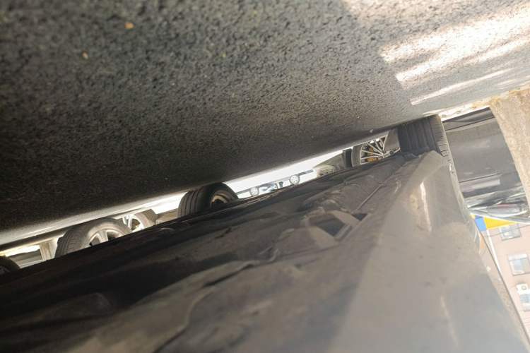 Used Mercedes-Benz E-Class 2013 E 300 L Elegant Model Chassis Front Right