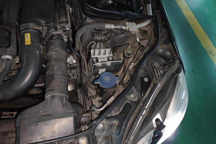 Used Mercedes-Benz E-Class 2013 E 260 L CGI Stylish Model Engine Bay Left