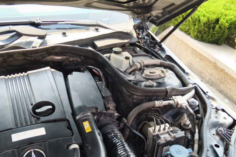 Used Mercedes-Benz E-Class 2013 E 260 L CGI Stylish Model Engine Bay Left