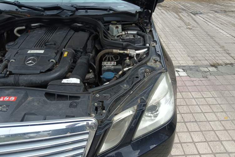 Used Mercedes-Benz E-Class 2013 E 260 L CGI Elegant Model Engine Bay Left