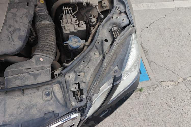 Used Mercedes-Benz E-Class 2013 E 300 L Stylish Model Engine Bay Left