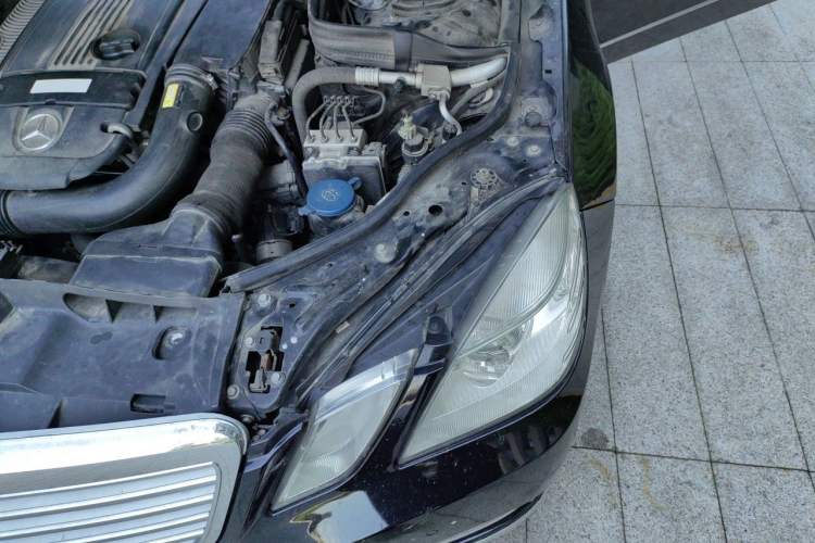 Used Mercedes-Benz E-Class 2013 E 260 L CGI Elegant Model Engine Bay Left